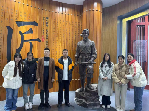 明德书院:巧手“竹”梦思政课,青春编织非遗匠心
